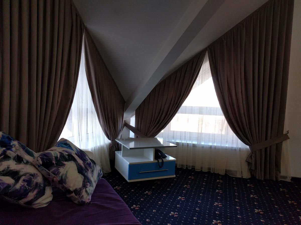 Kaiser Hotel تشيرنيفتسي المظهر الخارجي الصورة